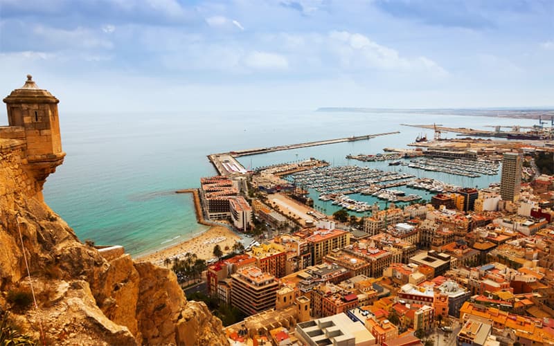 Побережье средиземного моря город Аликанте фото