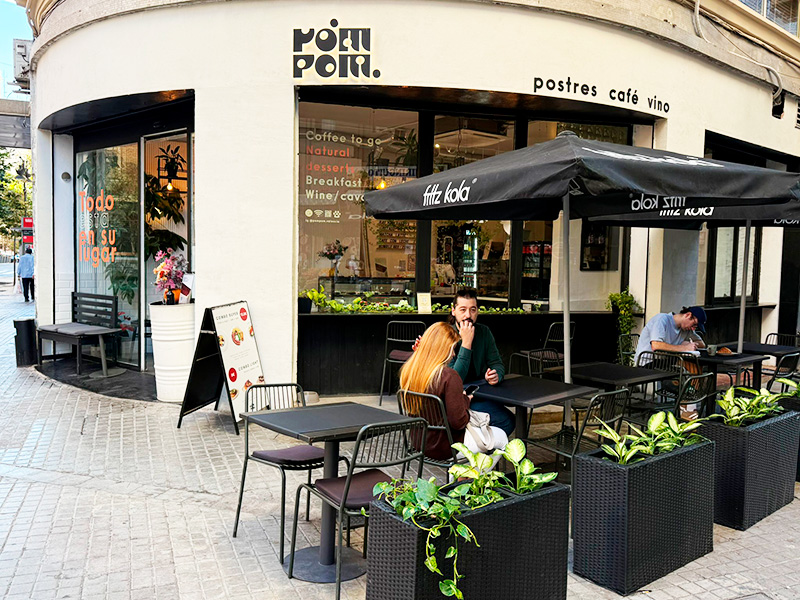 Фото: How2Spain. Кафе Pom Pom в центре Валенси
